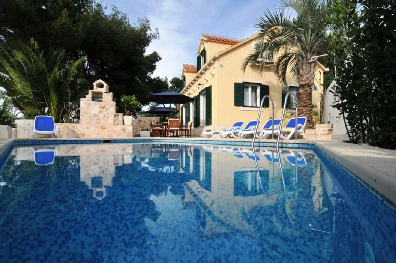 Deluxe Villa Sirena On The Beach With Pool Supetar Eksteriør bilde
