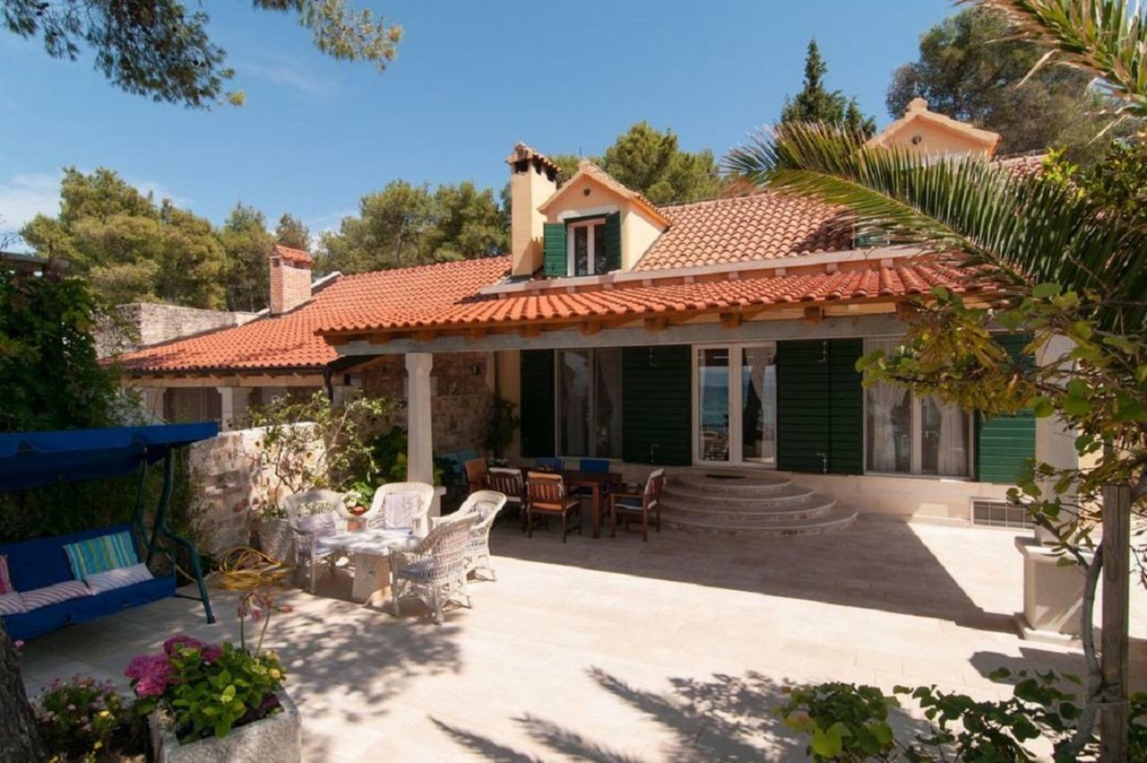 Deluxe Villa Sirena On The Beach With Pool Supetar Eksteriør bilde