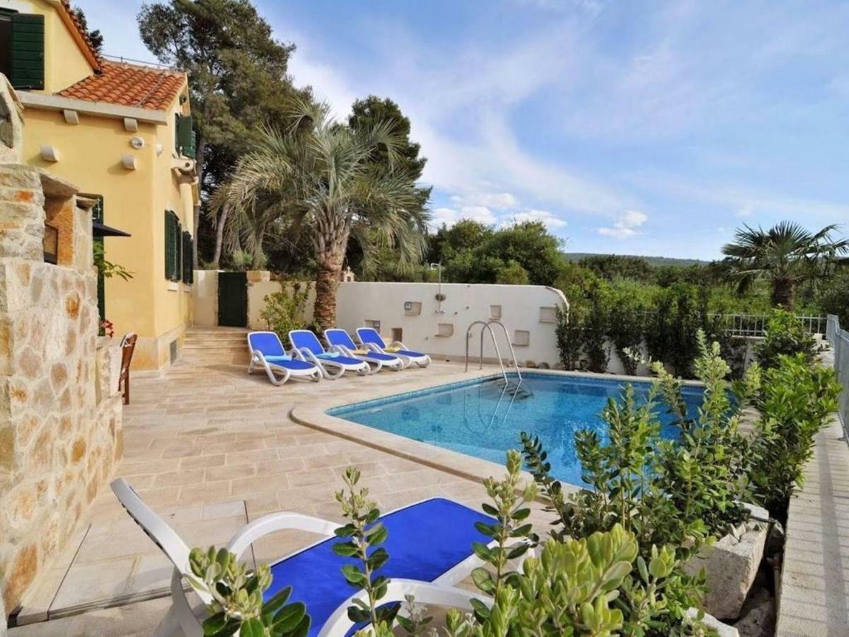 Deluxe Villa Sirena On The Beach With Pool Supetar Eksteriør bilde