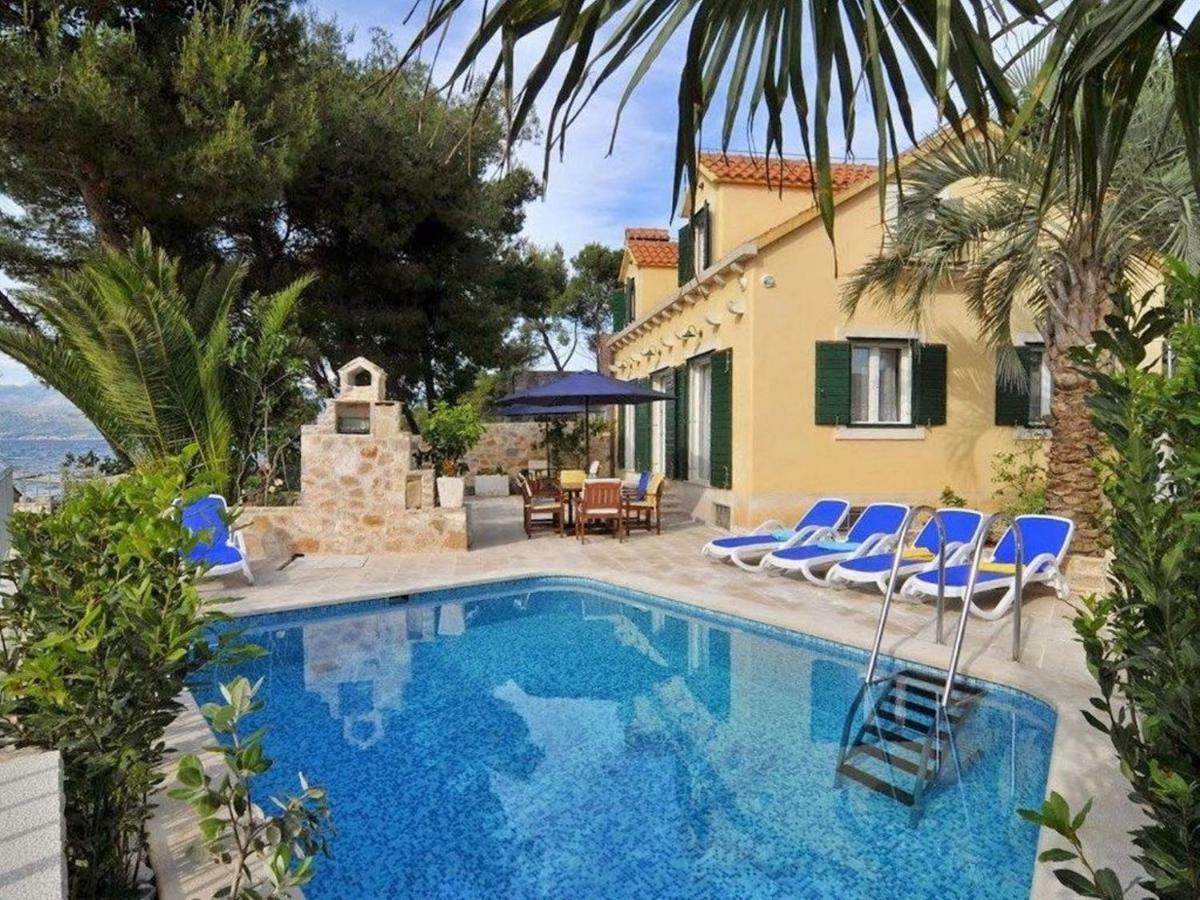 Deluxe Villa Sirena On The Beach With Pool Supetar Eksteriør bilde