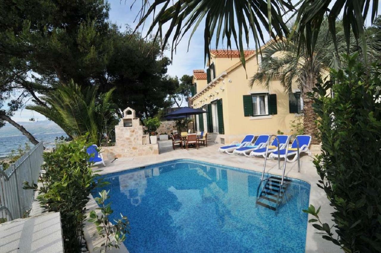 Deluxe Villa Sirena On The Beach With Pool Supetar Eksteriør bilde